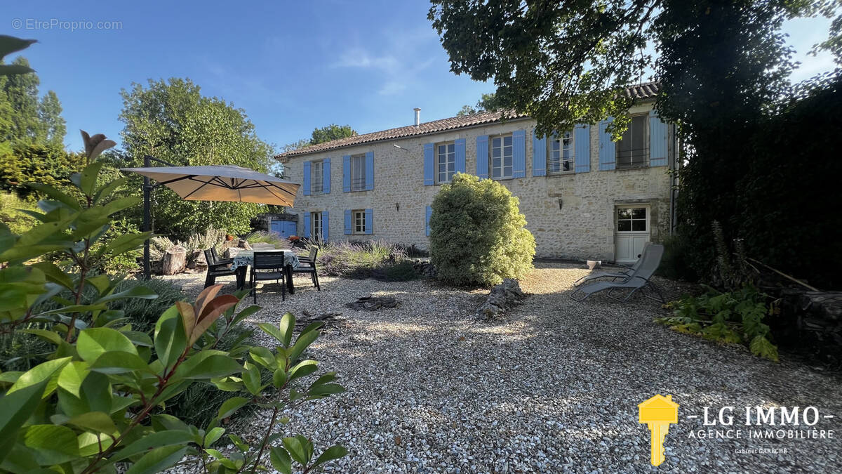 Maison à SAINT-GEORGES-DES-AGOUTS