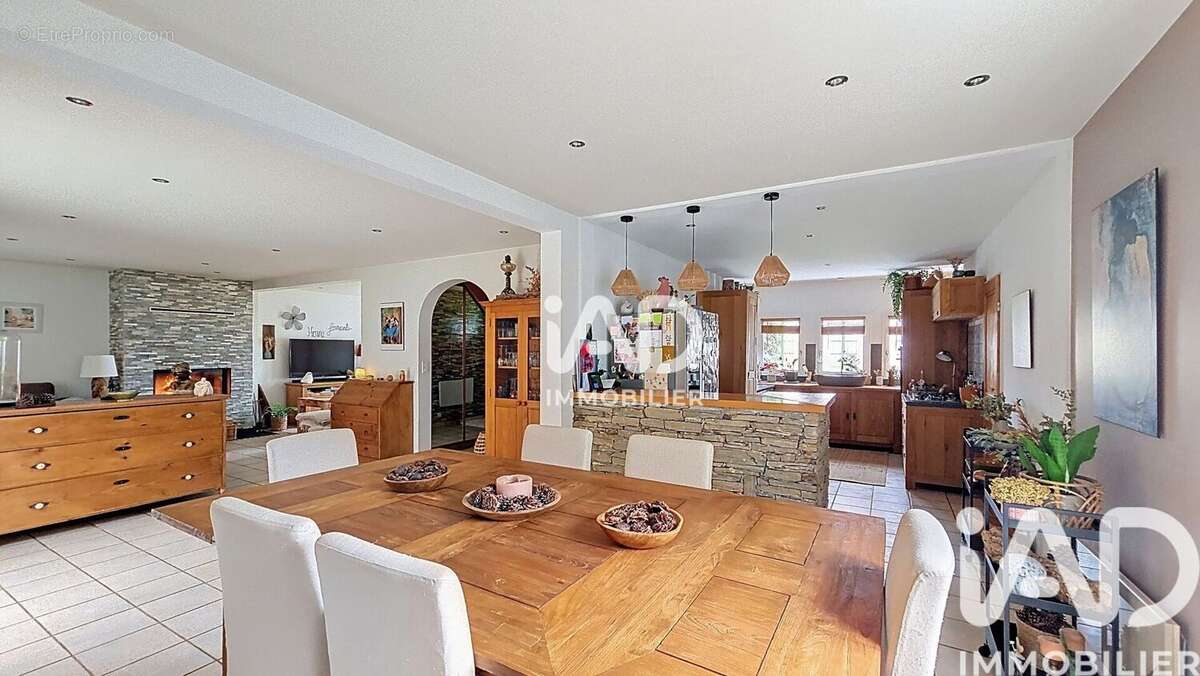 Photo 2 - Maison à LE COUDRAY-MONTCEAUX