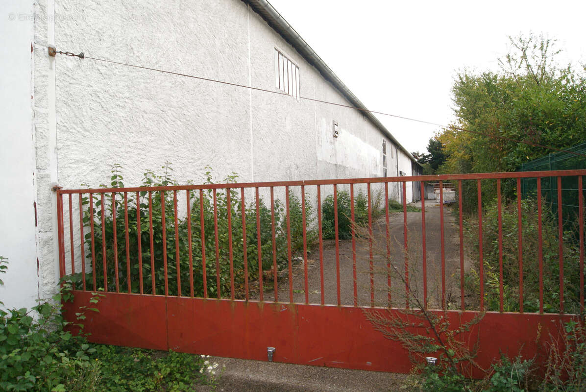 Commerce à SAINT-BONNET-DE-MURE