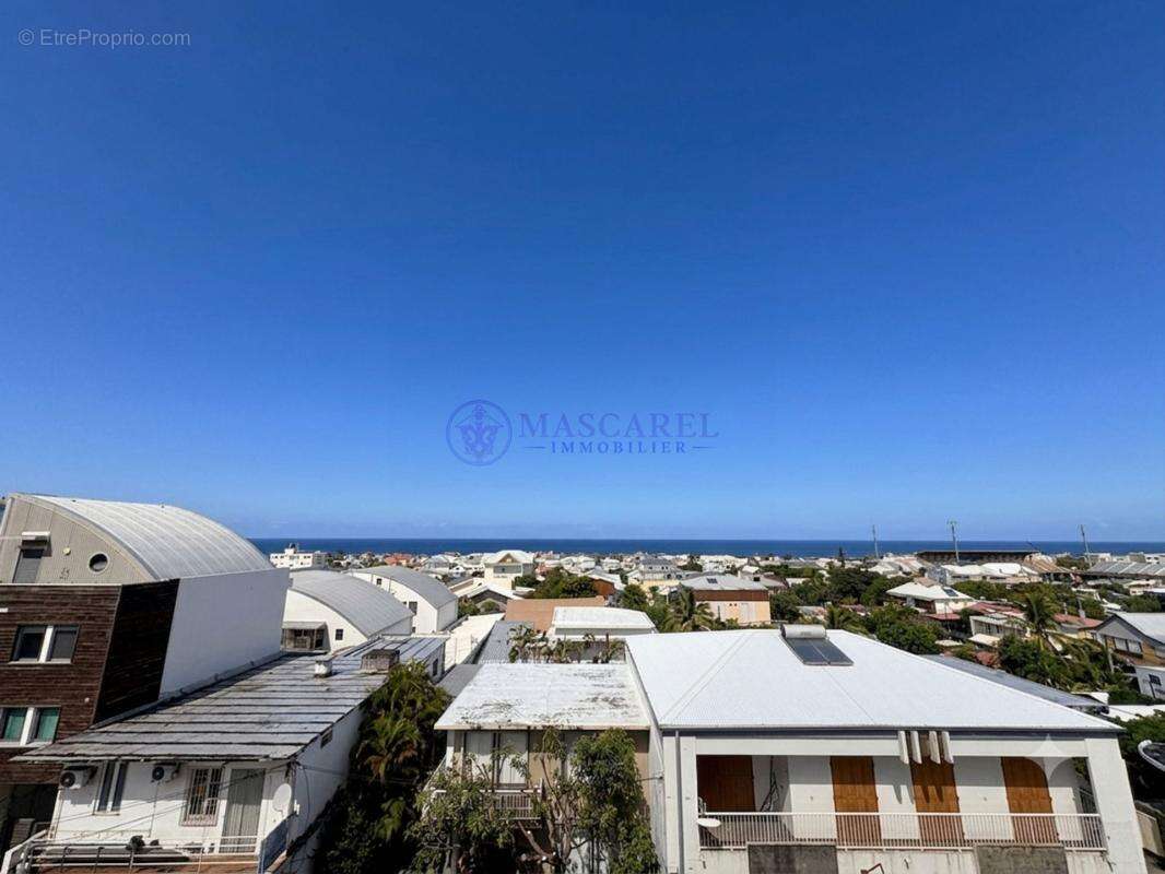 Beau Triplex Centre-ville Saint-Pierre - photo 11