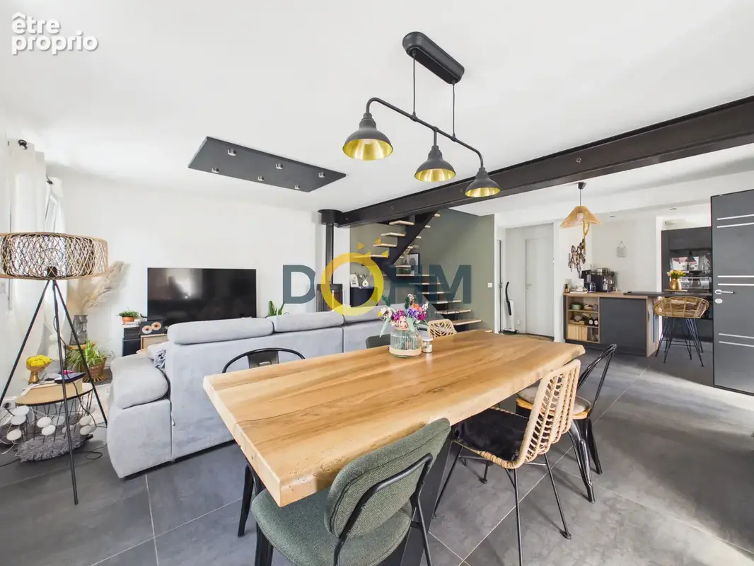Maison T5 rénovée avec garage double à Saint-Christophe-sur-Dolaison - photo 6