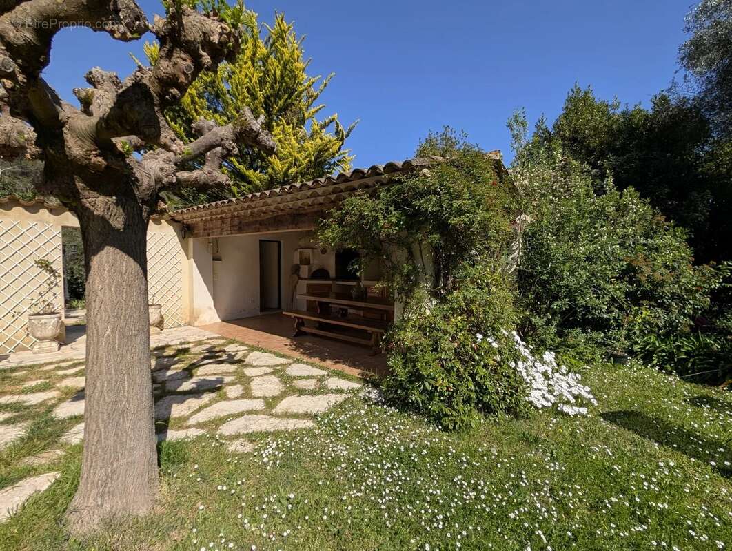 Maison à ROQUEFORT-LES-PINS