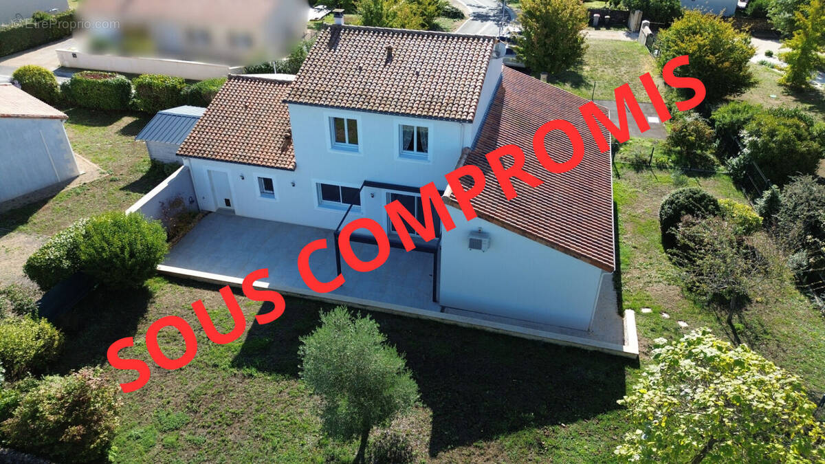 Maison à ROCHES-PREMARIE-ANDILLE