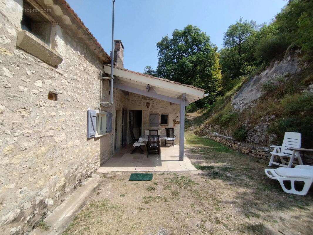 Maison à CASTELNAU-MONTRATIER