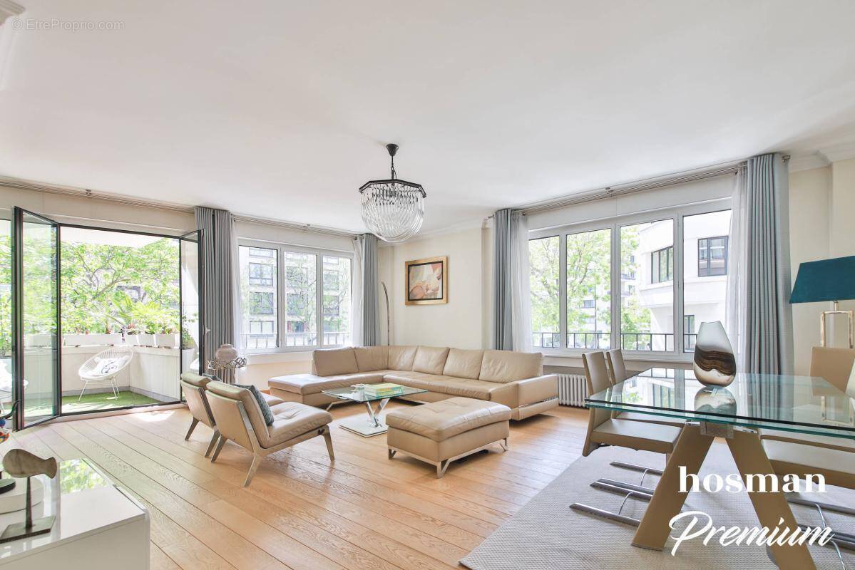 Appartement à PARIS-16E