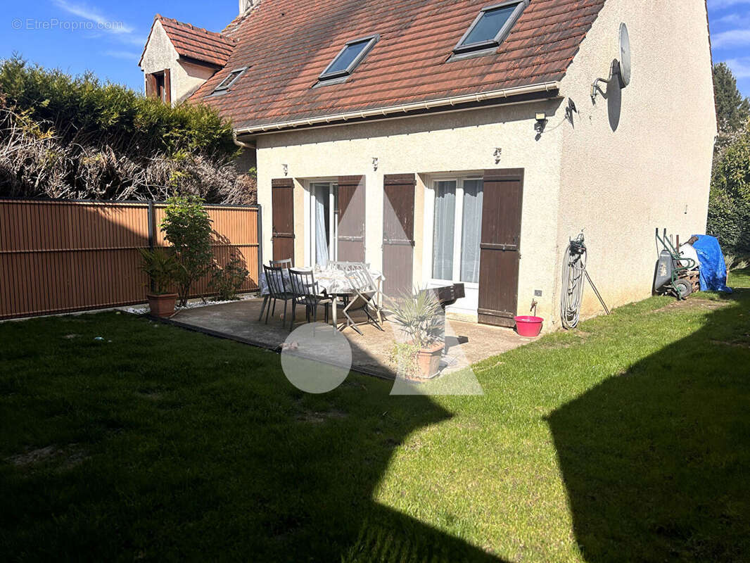 Maison à JANVILLE-SUR-JUINE