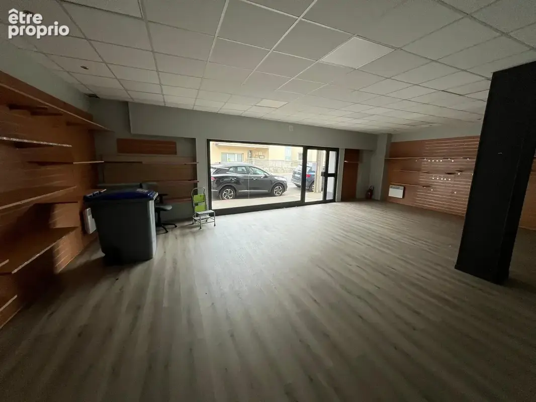 Local commercial - 101 m2 - Stade Tribut - photo 2