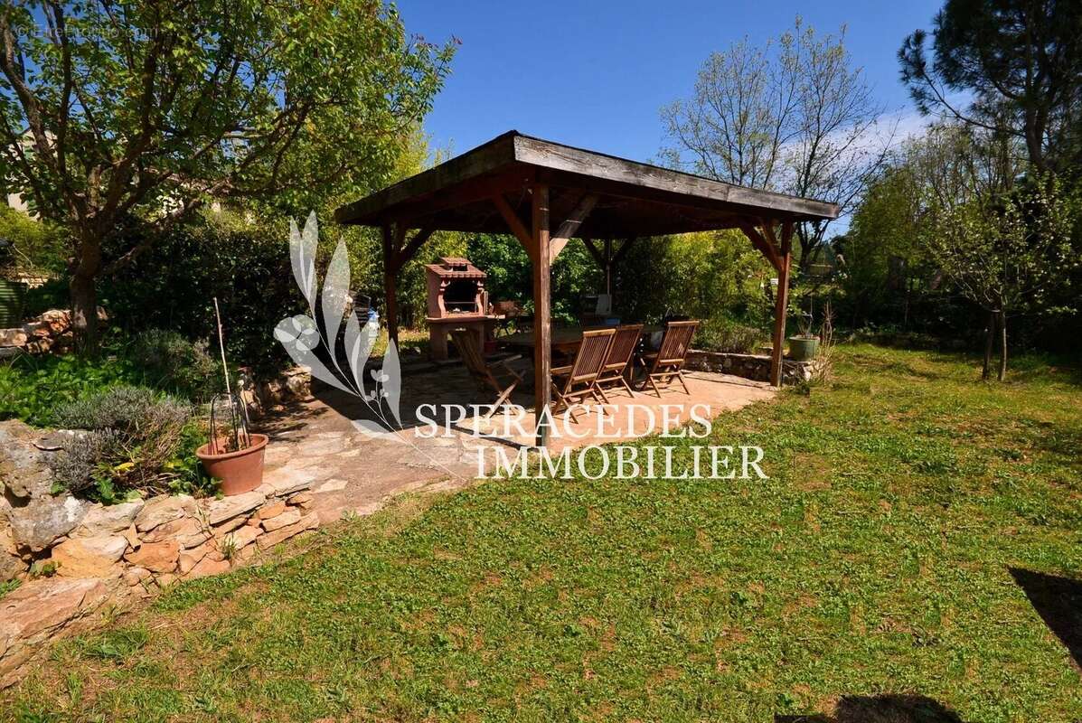 Maison à SAINT-CEZAIRE-SUR-SIAGNE