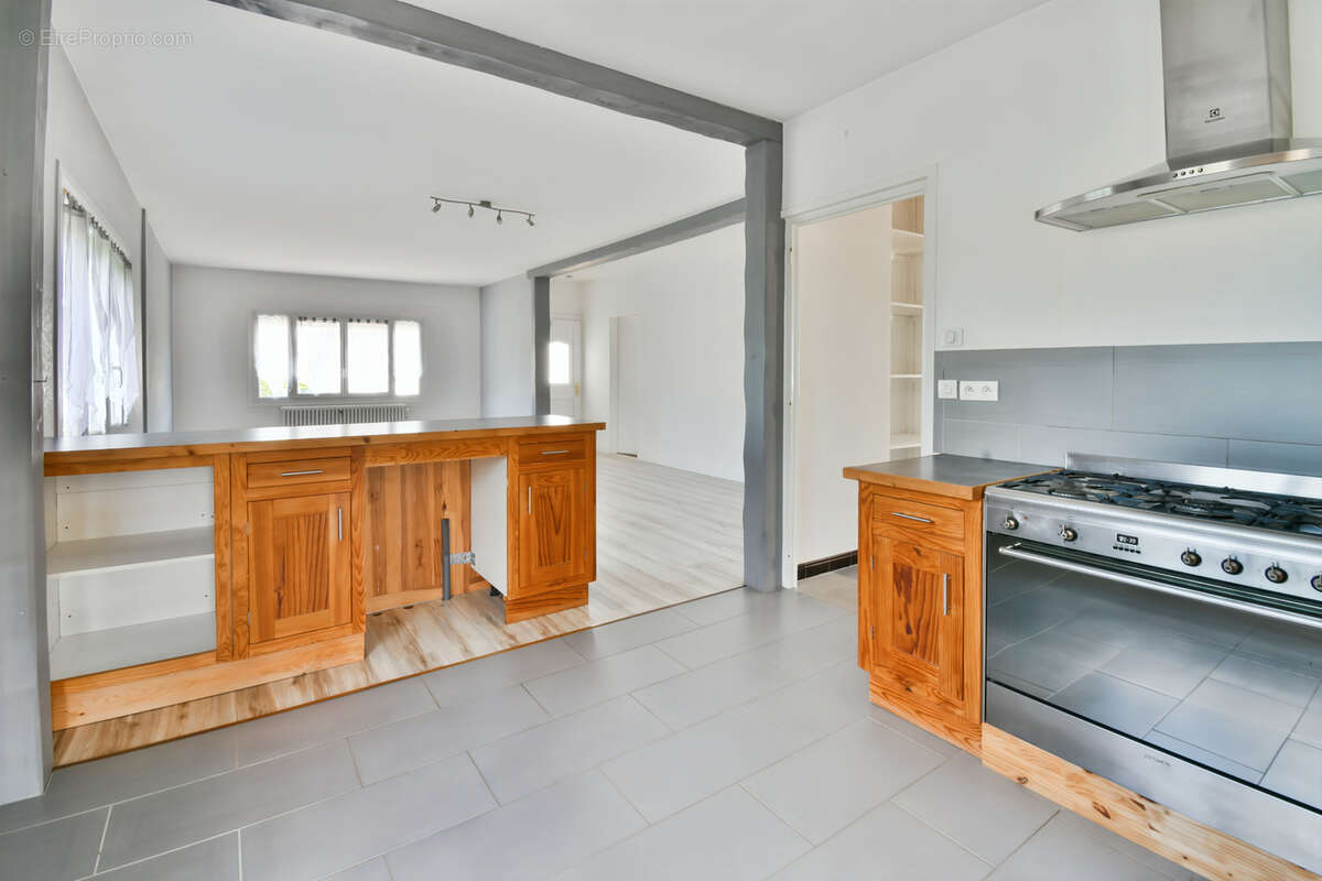 Maison à vendre 5 pièces LUSSANT (17) - photo 3