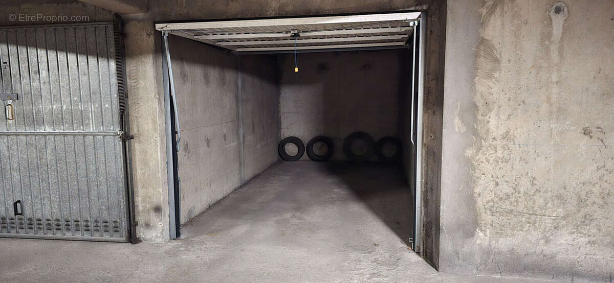 Parking à VILLEURBANNE