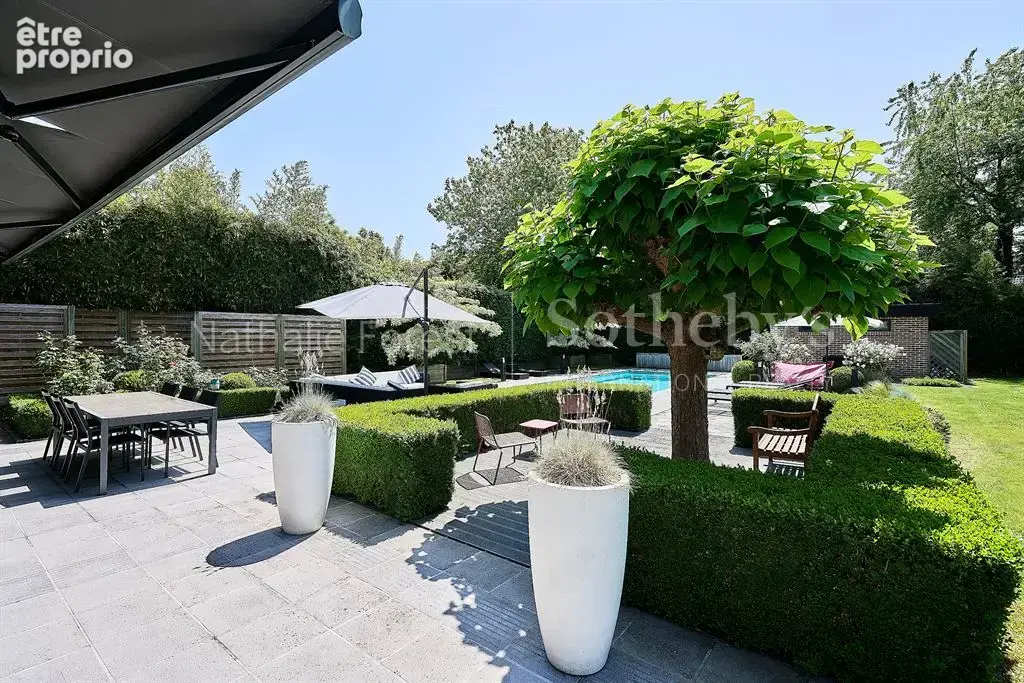 EXCLUSIVITÉ – Croix, splendide maison contemporaine ,4 ch, piscine extérieure. - photo 9