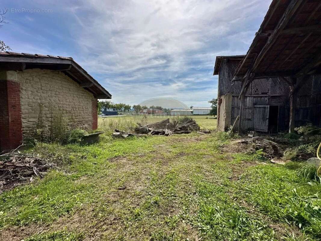 Maison à MONLEON-MAGNOAC