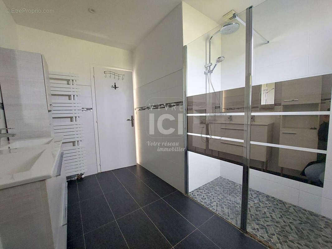 PONT SAINT MARTIN - Maison - 4 pièces - 115m² - photo 6
