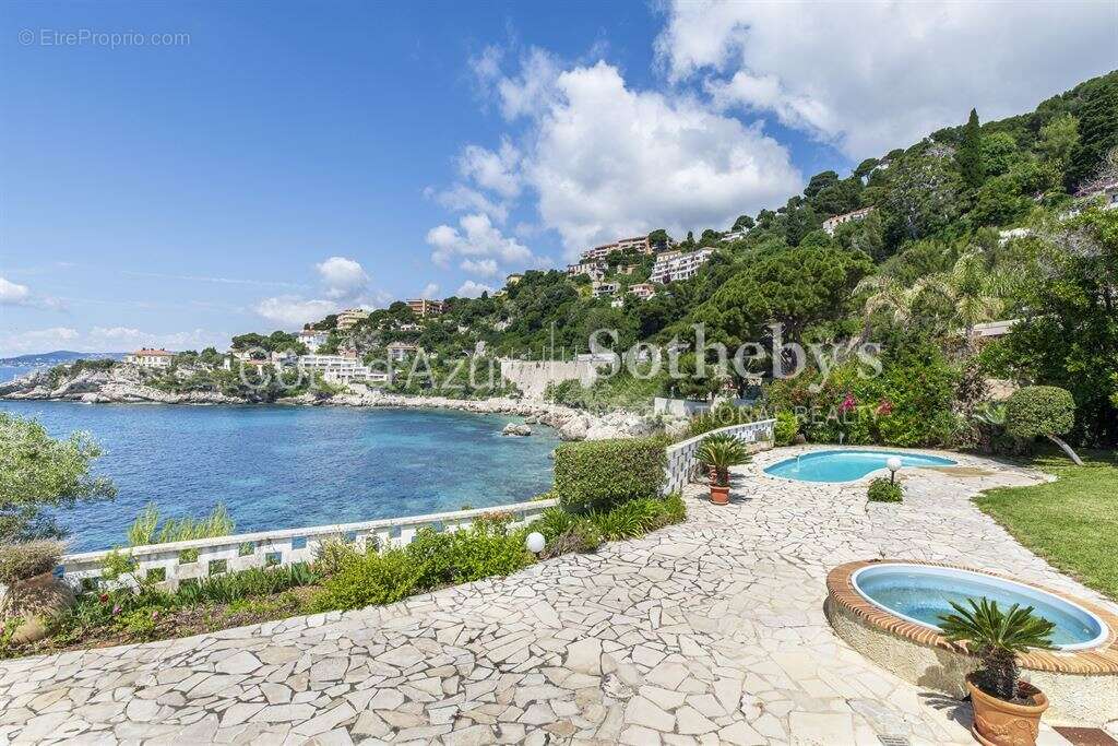 Superbe propriété de 2 maisons pieds dans l'eau à Cap d'Ail - Potentiel immense à saisir - photo 11