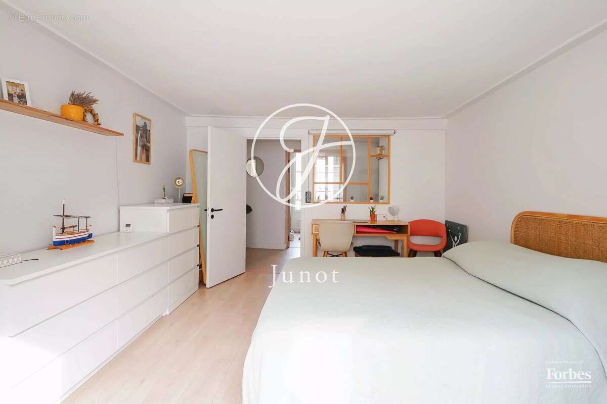 Appartement à PARIS-7E