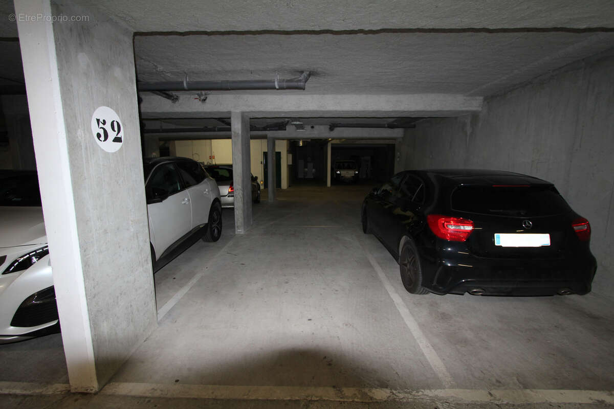 Parking à RUEIL-MALMAISON