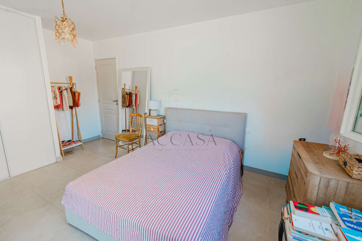Maison avec terrain constructible de 4 260 m2 et permis accordé   Bonifacio, Vallée Saint-Julien - photo 26