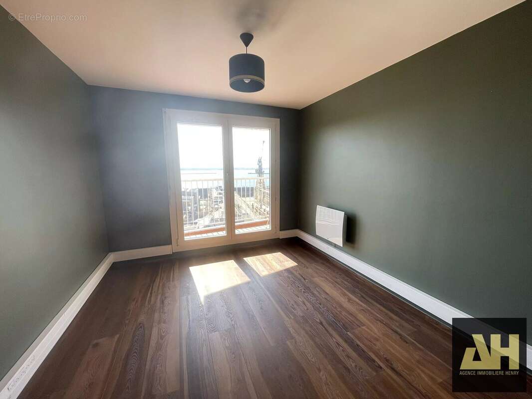 Exclusivité – appartement d'exception - vue mer panoramique - ascenseur privatif - 5 chambres - parkings - photo 13