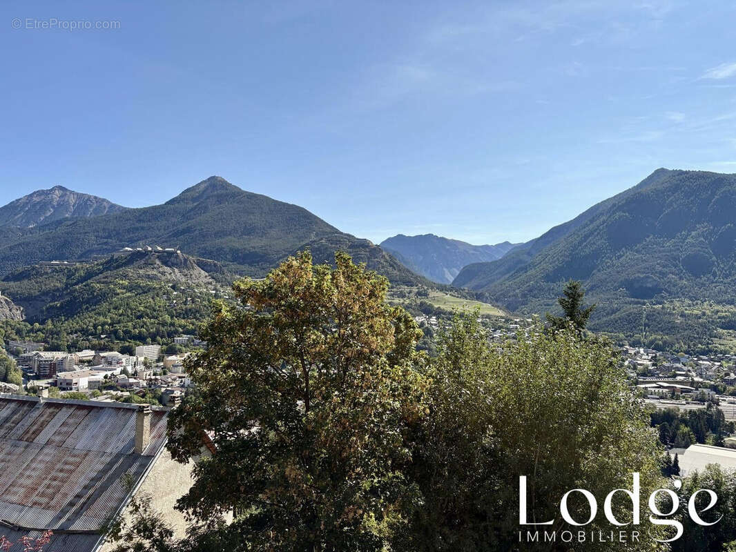 Appartement à PUY-SAINT-PIERRE