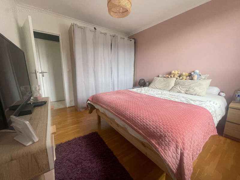 Appartement T4- 81,63m2- 8ème et dernier étage- Cave- Parking Privatif- Garage- Vue dégagée - Montaud- Le Grand Clos - photo 10
