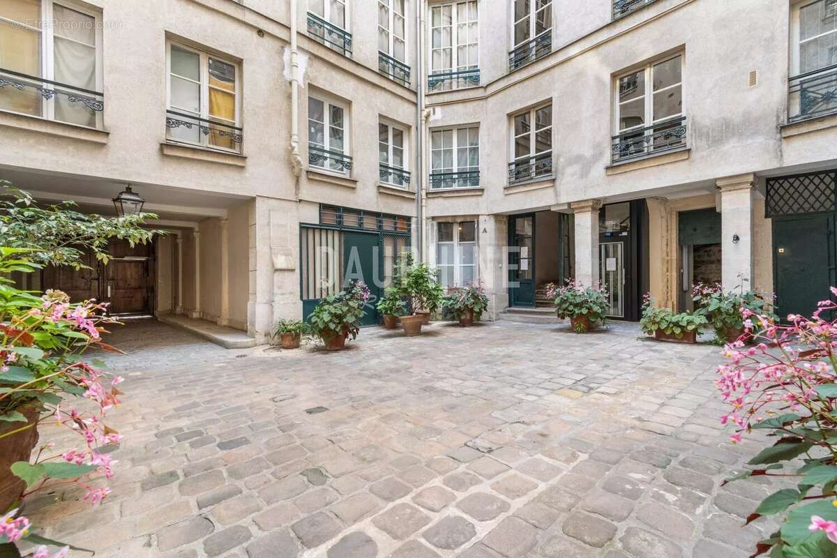 Appartement à PARIS-7E