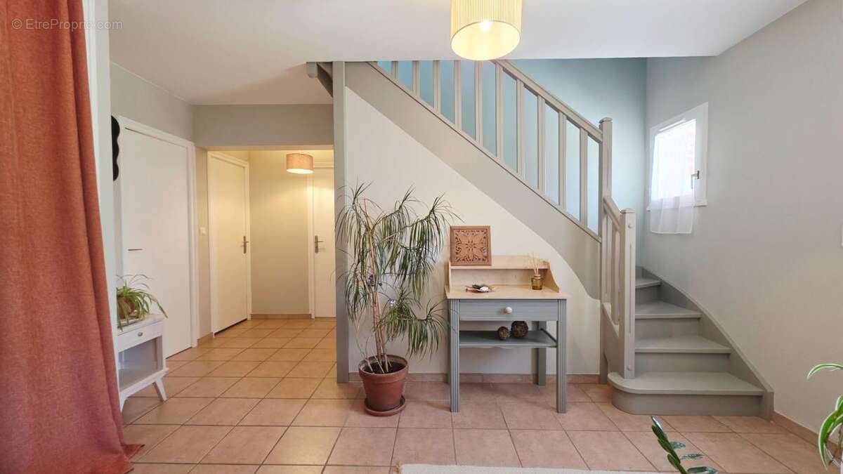 Trouy maison 7 pieces sous-sol garage jardin - photo 3