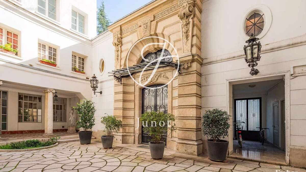 Appartement à PARIS-7E