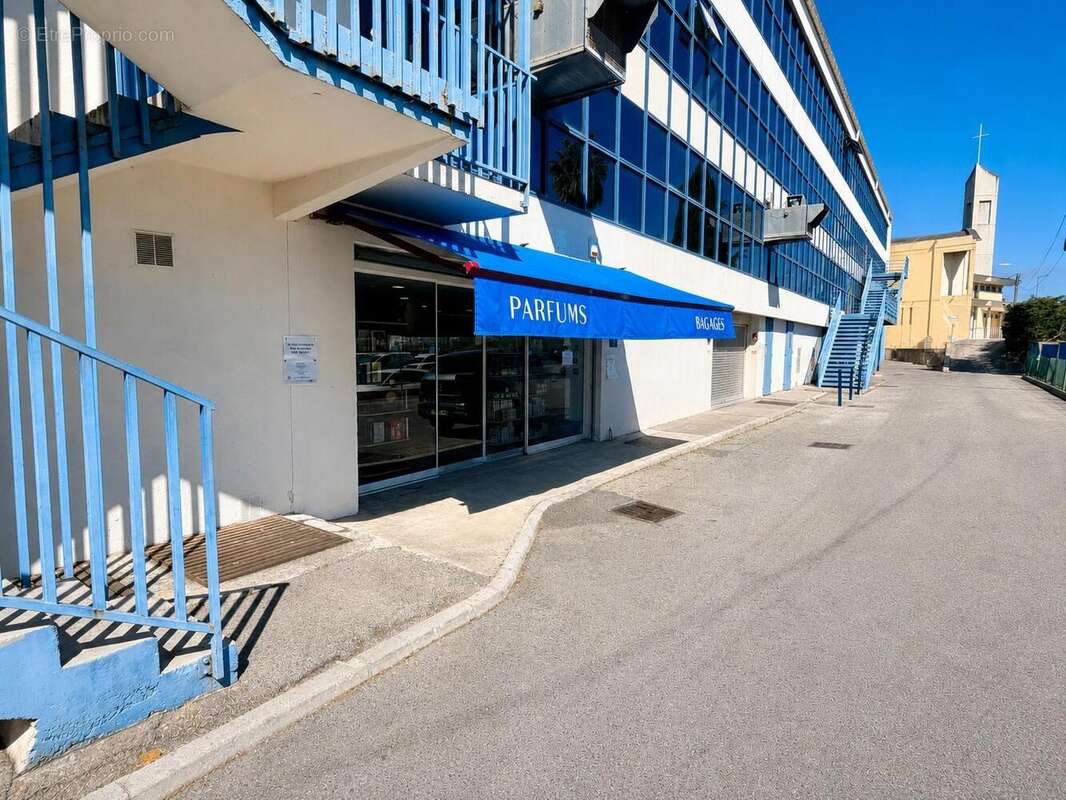   - Autre à ANTIBES