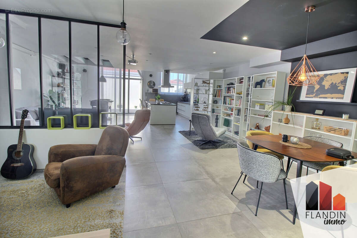 Appartement à MILLERY