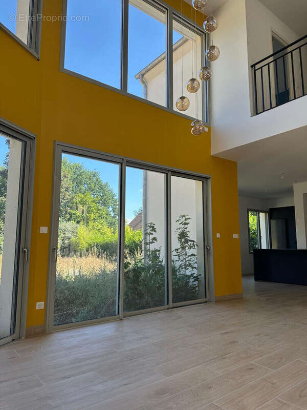 Maison à LE MESNIL-LE-ROI