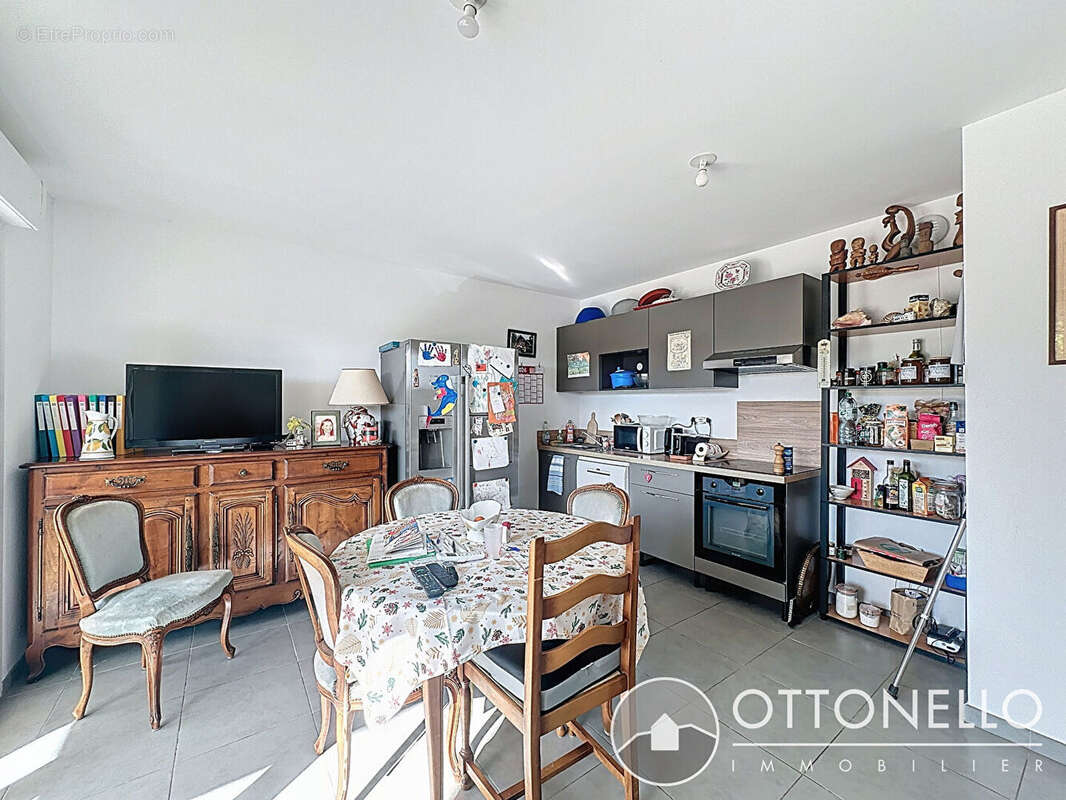 Appartement à ROQUEBRUNE-SUR-ARGENS
