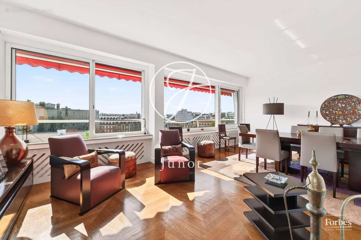 Appartement à PARIS-16E