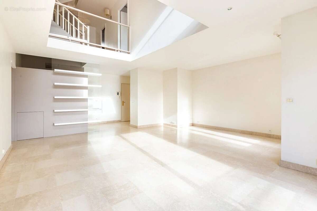 Appartement à LA GARENNE-COLOMBES