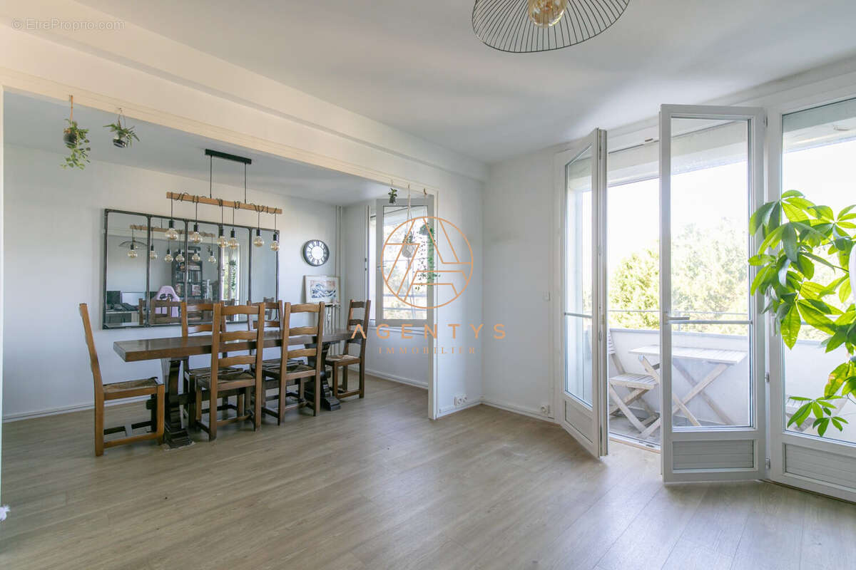 Appartement à SAINT-MAUR-DES-FOSSES