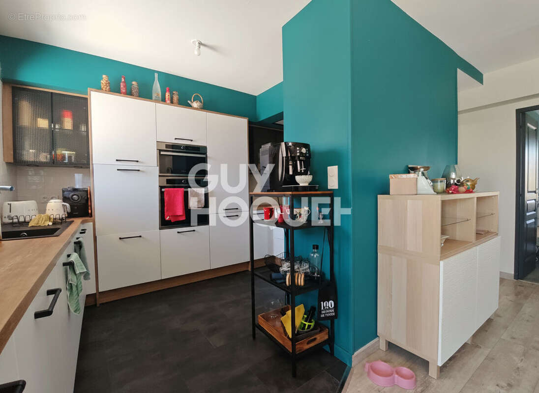 Magnifique T4 de 87m² avec terrasse de 80m² - Proximité Centre-ville - Résidence sécurisée avec ascenseur et garage ! - photo 7