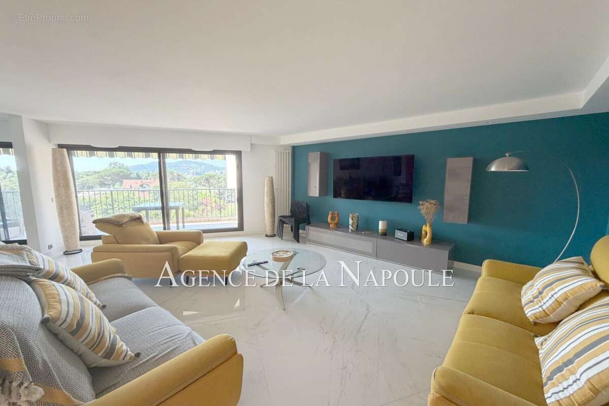 Appartement à MANDELIEU-LA-NAPOULE