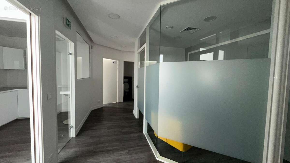 Local Professionnel centre commercial Chamfleury - photo 3