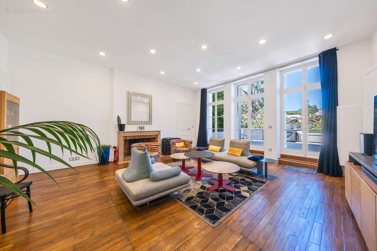 Splendide appartement de caractère au cœur d'une demeure du XIXème siècle - photo 2