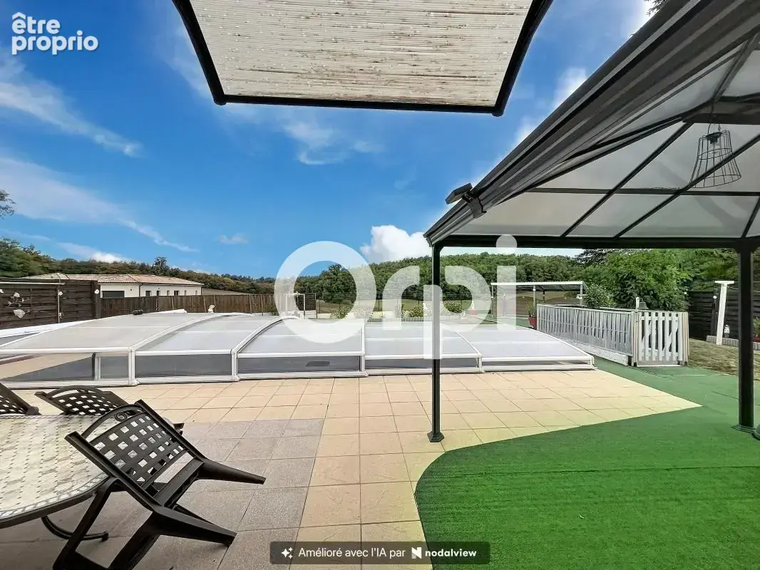 À vendre : Maison de plain-pied à Sarliac-sur-l'Isle — Piscine couverte & grande véranda - photo 12