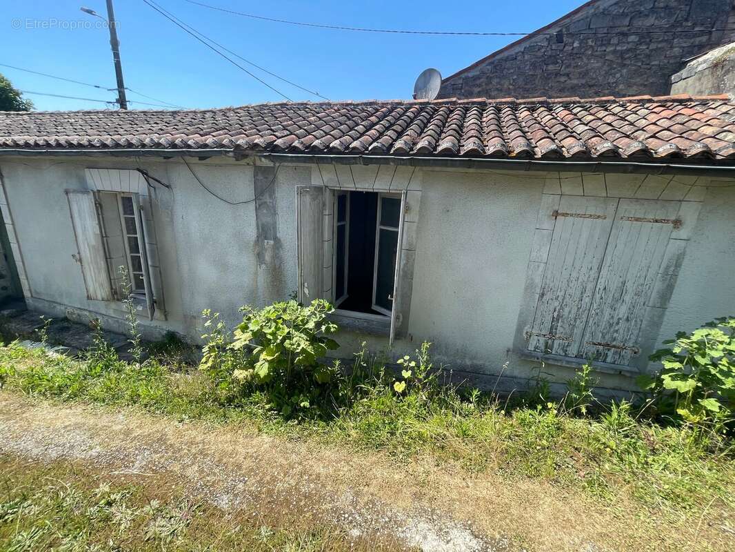 Maison à TRIAC-LAUTRAIT