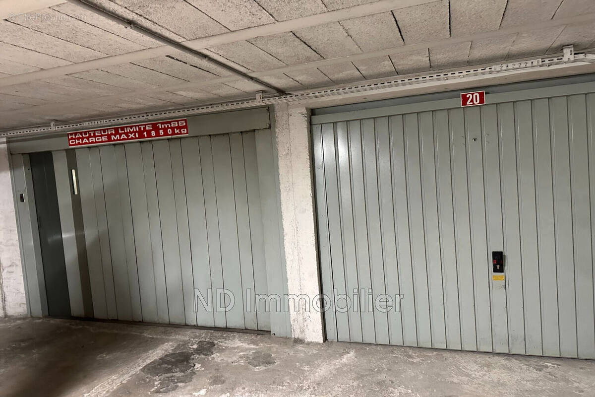 Parking à CANNES