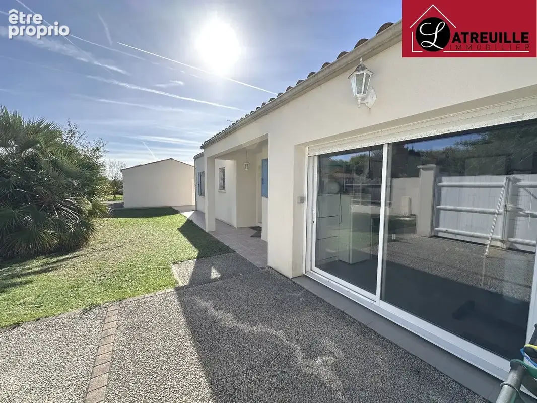 Maison de plain-pied de 101 m² à Tesson avec jardin et garage - photo 8
