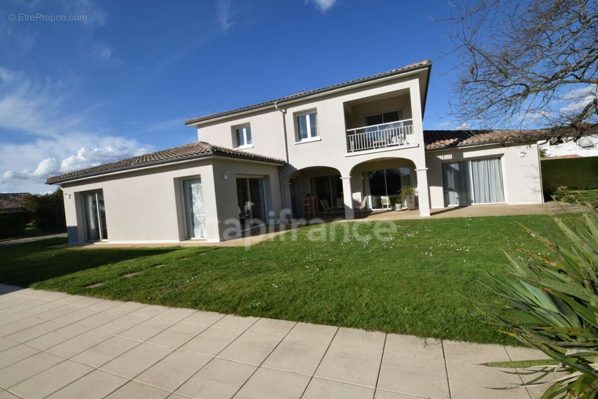 Villa familiale de standing - 4 chambres - piscine - pool house - double garage à MARMANDE (47) - photo 6
