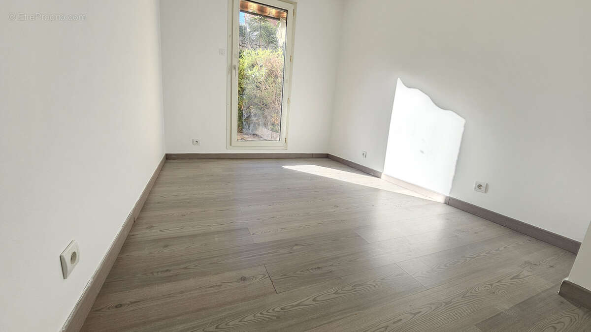 Appartement à SAINT-LAURENT-DU-VAR