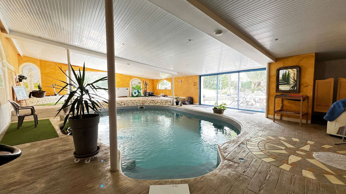 Villa  7 pièce(s) 205 m2, piscine intérieure - photo 2