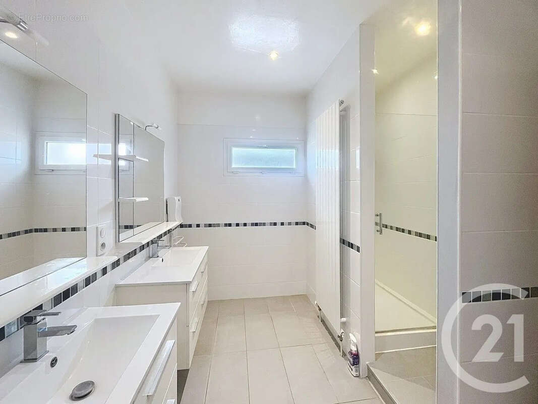 Maison 436 m² à Cuis  - photo 22