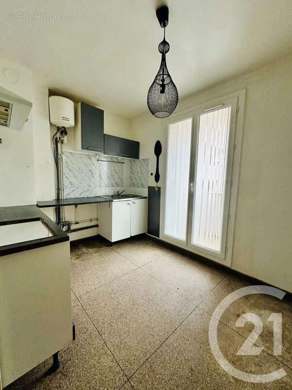 Appartement à MARSEILLE-4E