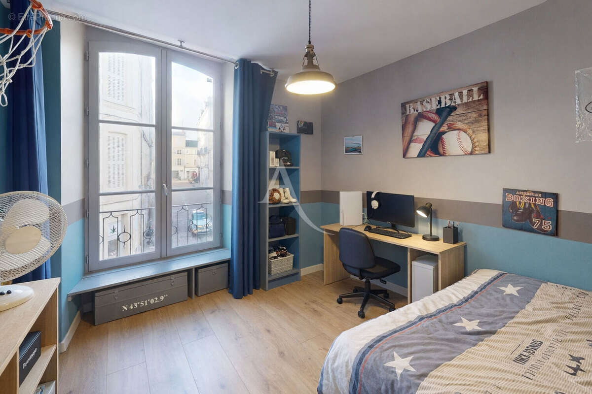 POITIERS Appartement T4 lumineux avec balcon et cave en plein centre-ville - photo 4