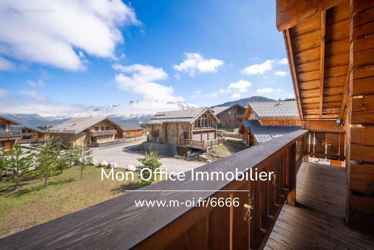 Référence : 6666-CLG. - Chalet de type 7 en madrier de 240m² sur une parcelle de 1500m² à La Joue du Loup - photo 11