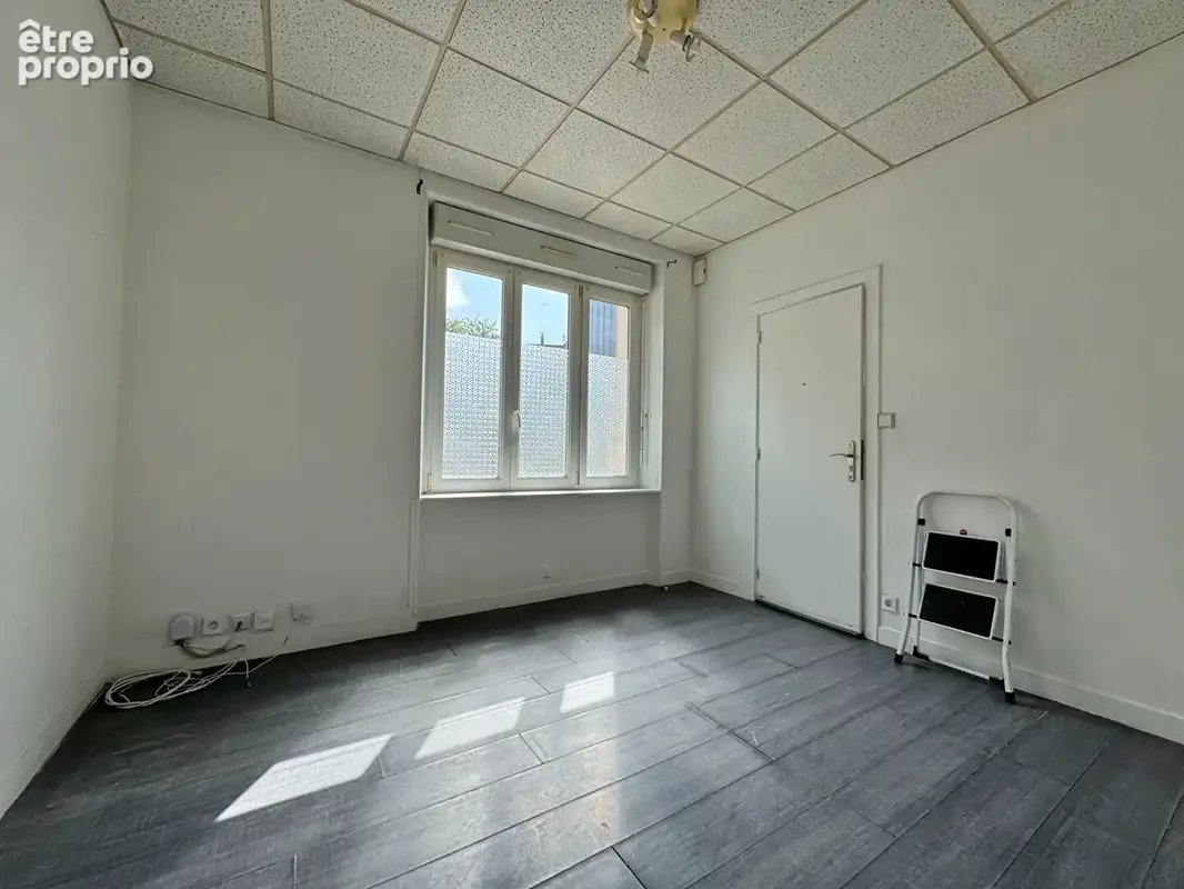 Bâtiment divisé en deux studios, Ag. du Donjon. - photo 6